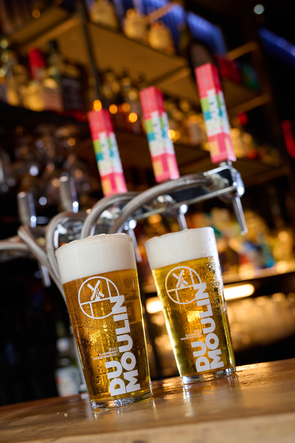 Bières Dumoulin, les bières flandrement rafraichissantes. 2 verres et Pompe à bière design graphique. Identité visuelle. Plateforme de marque Direction Artistique Création Little Big Idea